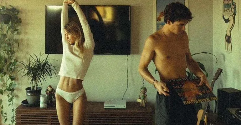 5 Signs He Only Wants a Hookup